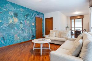 Spacious bright apartment near city center and Como lake with air conditioning