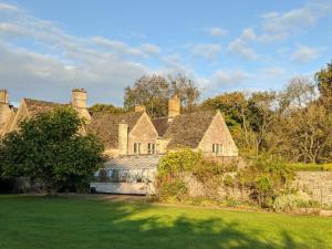 5 star Cotswold luxury with orchard garden