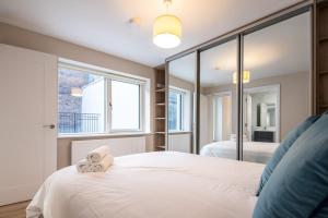 Central 1st Floor Stylish 2-Bed Apartment