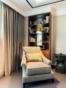 Apt Kemang Village Tower Intercon with Wi-Fi and Pool by Damaresa