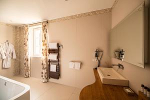 Hotels Chateau de la Falque, The Originals Relais : photos des chambres