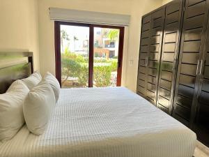 EL FARO 103 SURF ground floor 2 bedroom apt pool view