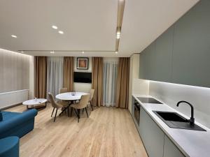 Deluxe Aparthotel Central