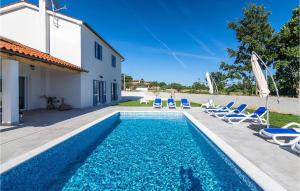 Beautiful Home In Butkovici With Wifi