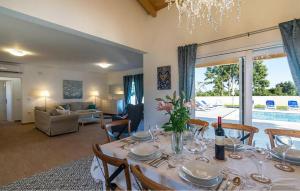 Beautiful Home In Butkovici With Wifi