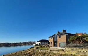 Gorgeous Home In Haugesund - Eike