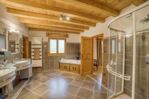 Chalets Le CHALAY : photos des chambres