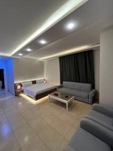 7 Days Hotel