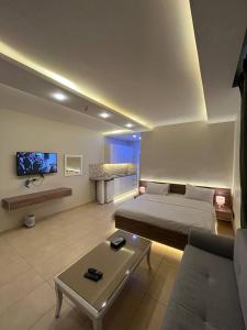 7 Days Hotel