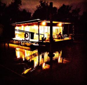 Casa Flotante Nenufar - Ubytování bez kategorie ve městě Tigre