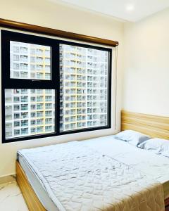 Studio Glory đối diện trung tâm thương mại Vincom Mega Mall