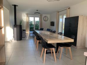 Maisons de vacances Gite neuf, a 12mn du Futuroscope, a la campagne -Le Trefle : photos des chambres