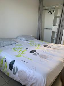 Maisons de vacances Gite neuf, a 12mn du Futuroscope, a la campagne -Le Trefle : photos des chambres
