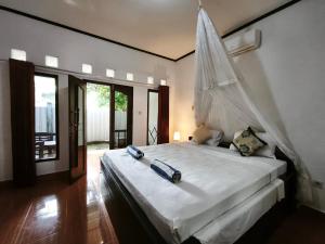 Phòng Giường Đôi Có Sân Trong (Double Room with Patio)