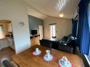 wellness bungalow 115 keybox starlink wifi tv airco heater woods pittoresque town lidl restaurant bioresonance