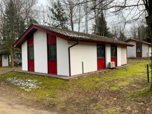 wellness bungalow 115 keybox starlink wifi tv airco heater woods pittoresque town lidl restaurant bioresonance