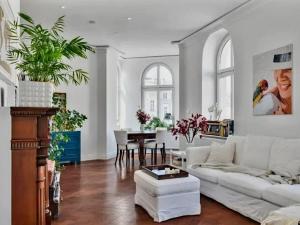 Luxury apartment in center town!