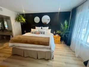 Luxurious Ski-In Ski-Out Jacuzzi Condo with King Bed, Pool, Gym and Sauna - Edgar