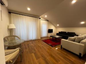 Su apartment side terrace no 3