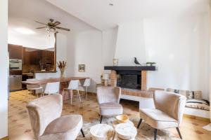 Spaziosa Villa con piscina, BBQ e campi da tennis