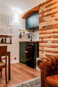 Le Petit Rouge Central Studio