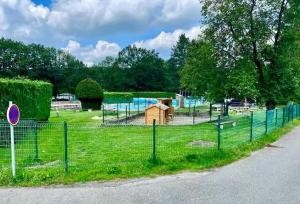 Logement vacances Yvoir avec piscine et deux chambres