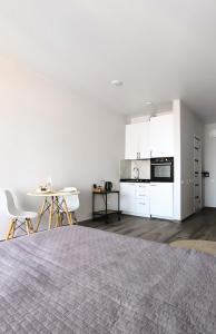 Cozy Apartment with Sea View Near City Center