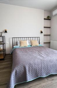 Cozy Apartment with Sea View Near City Center