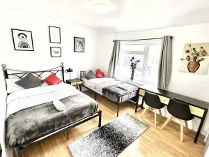 4 ensuite Bedroom Entire House Sleeps 10 Driveway Parking near Coventry Univesity and City Center - Parkside