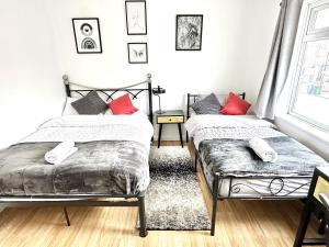 4 ensuite Bedroom Entire House Sleeps 10 Driveway Parking near Coventry Univesity and City Center