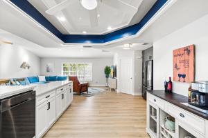 Seabreeze Oasis Lakefront Home has 2 ensuites and heated pool