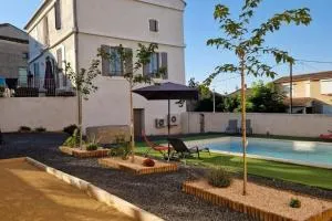 Charming Master House with Private Pool - Quarante
