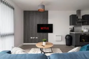 31 Grand Court - Lovely Home Near Canal, Park, & Central MK - Woolstone