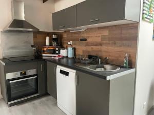 Appartements charmes de Lourdes 1 : photos des chambres