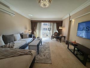 ASHRI Super Deluxe Apartment in Nasr City, Spacious and Central