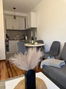 Lenka LUX - Trstenik