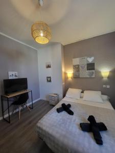 Hotels Hotel Le Chalet : Chambre Double - Vue sur Jardin