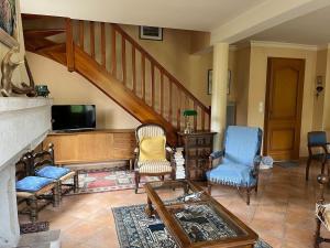 Maison agréable et lumineuse, jardin vue nature, Nant Aveyron