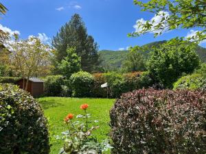 Maisons de vacances Maison agreable et lumineuse, jardin vue nature, Nant Aveyron : photos des chambres
