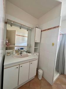 Maison agréable et lumineuse, jardin vue nature, Nant Aveyron