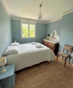 Maison agréable et lumineuse, jardin vue nature, Nant Aveyron