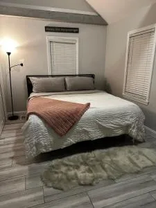 Stylish Boston 2nd floor unit, You are going to love it! - 诺伍德