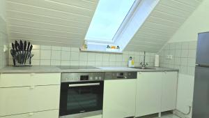 HAPPY HOMES YELLOW - Up to 8 - Küche - W-LAN - Netflix - Honig - Badewanne