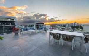 Luxury Apartment Rooftop With Two Level and Infinitive Pool