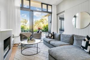 New Penthouse Apartment with Parkland Views