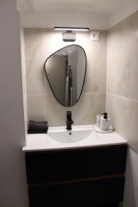 Appartements Le Cocon - proche gare avec jardinet - 2 adultes et 1 bebe : photos des chambres