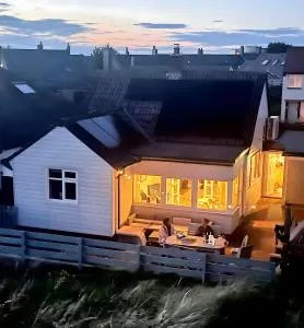 Marram Cottage - Well Equipped, Cosy, Home from Home, Next to Beach, - 滨海牛顿