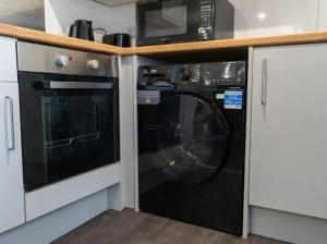 Relaxing 2BR Getaway with Garden Space & Fast WiFi