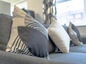 Relaxing 2BR Getaway with Garden Space & Fast WiFi