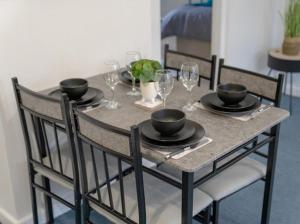Chic 2BR Escape for Extended Stays